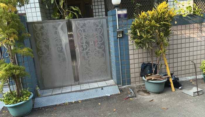 中北屯換鐵門, 台中北屯玄關門安裝, 台中北屯不鏽鋼白鐵門安裝, 台中北屯鐵門安裝師傅, 台中鐵門安裝師傅, 台中玄關門, 台中鐵門, 台中不銹鋼門, 台中白鐵門, 台中鐵工廠, 台中鐵工師傅