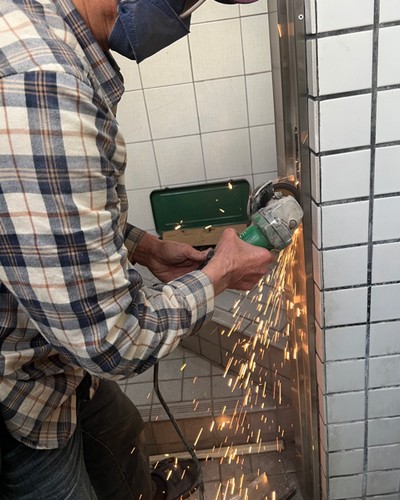 台中公寓大門更換玄關門, 台中鐵門安裝師傅, 台中玄關門, 台中鐵門, 台中不銹鋼門, 台中白鐵門, 台中鐵工廠, 台中鐵工師傅