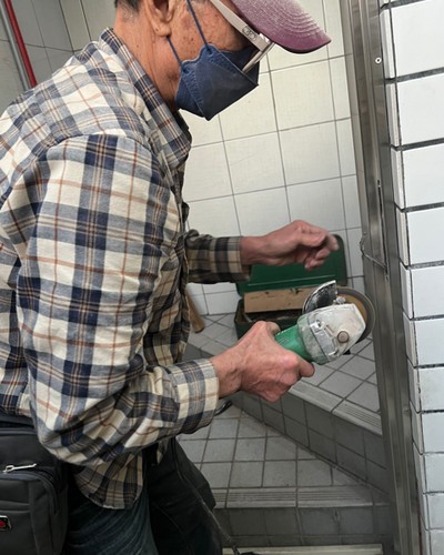 台中公寓大門更換玄關門, 台中鐵門安裝師傅, 台中玄關門, 台中鐵門, 台中不銹鋼門, 台中白鐵門, 台中鐵工廠, 台中鐵工師傅