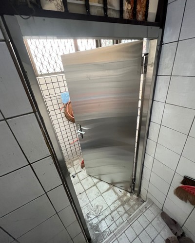 台中西屯公寓大門更換玄關門, 台中西屯鐵門安裝師傅, 台中西屯玄關門, 台中西屯鐵門, 台中西屯不銹鋼門, 台中西屯白鐵門, 台中西屯鐵工廠, 台中西屯鐵工師傅