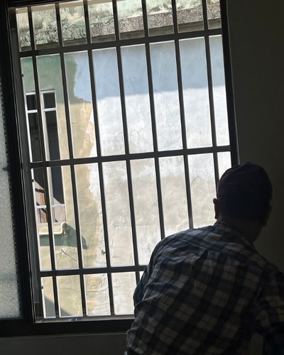 台中公寓大門更換玄關門, 台中鐵門安裝師傅, 台中玄關門, 台中鐵門, 台中不銹鋼門, 台中白鐵門, 台中鐵工廠, 台中鐵工師傅