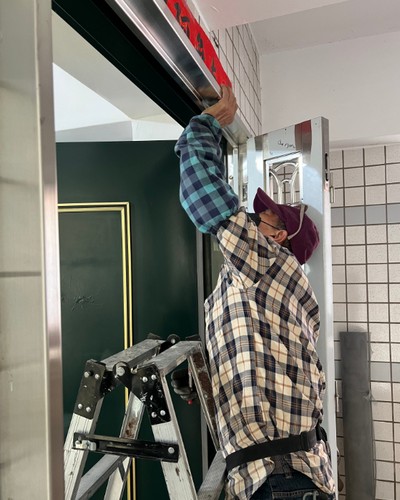 台中公寓大門更換玄關門, 台中鐵門安裝師傅, 台中玄關門, 台中鐵門, 台中不銹鋼門, 台中白鐵門, 台中鐵工廠, 台中鐵工師傅