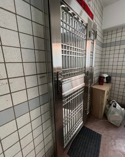 台中東區公寓大門更換玄關門, 台中東區西屯鐵門安裝師傅, 台中東區玄關門, 台中東區鐵門, 台中東區不銹鋼門, 台中東區白鐵門, 台中東區鐵工廠, 台中東區鐵工師傅