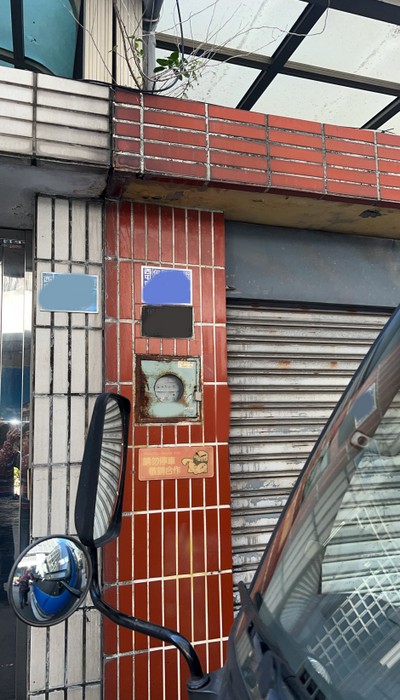 台中換鐵門, 台中玄關門安裝, 台中不鏽鋼白鐵門安裝, 台中大門更換玄關門, 台中鐵門安裝師傅, 台中玄關門, 台中鐵門, 台中不銹鋼門, 台中白鐵門, 台中鐵工廠, 台中鐵工師傅